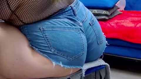 Snapshot of katewalker_ chatting on 02-12-25, 12:37 Kate online show from 02-12-25, 12:37