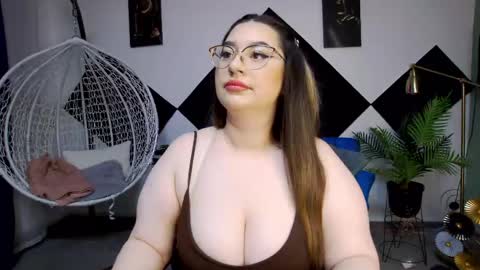 Snapshot of katewalker_ chatting on 05-17-26, 07:43 Kate online show from 05-17-26, 07:43