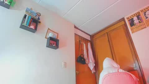 Snapshot of kathc_19 chatting on 12-16-24, 07:04 Katerine online show from 12-16-24, 07:04