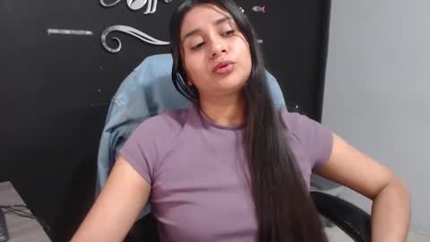 Snapshot of kathe0v chatting on 10-26-25, 04:35 Call me Lau online show from 10-26-25, 04:35