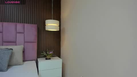 Snapshot of kathe_asian chatting on 12-14-25, 11:37 online show from 12-14-25, 11:37