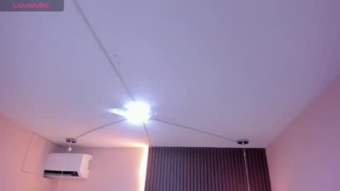 Snapshot of kathe_asian chatting on 12-21-25, 11:28 online show from 12-21-25, 11:28