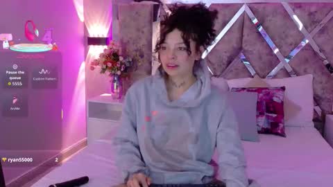 Snapshot of kathegomez_ chatting on 10-15-25, 02:22 KatheGomez online show from 10-15-25, 02:22