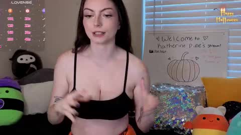 Snapshot of katherinebaby19 chatting on 10-11-25, 12:21 Katherinepine online show from 10-11-25, 12:21