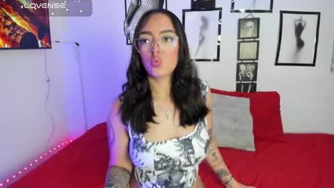 Snapshot of kathhoney1 chatting on 11-27-25, 03:08 Kath online show from 11-27-25, 03:08