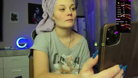 Snapshot of kathiekat chatting on 02-19-25, 06:33 Kathie online show from 02-19-25, 06:33