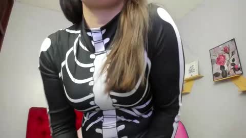 Snapshot of kathina_giraldo chatting on 10-30-25, 01:12 Paola online show from 10-30-25, 01:12