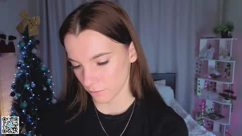 Snapshot of kathrineschnitman chatting on 01-11-26, 04:17 Lola online show from 01-11-26, 04:17