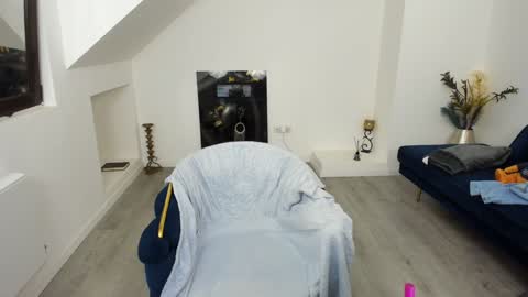      online show from 09-17-25, 04:03