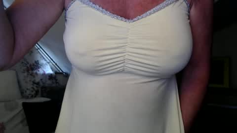 Snapshot of kathylovexxx chatting on 07-07-26, 07:23 Kathy online show from 07-07-26, 07:23