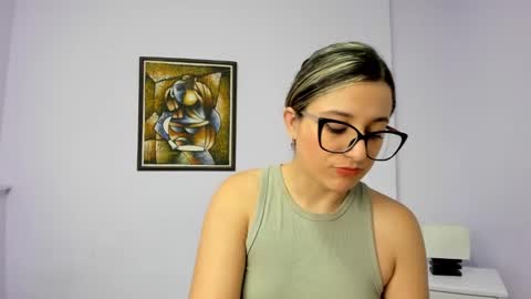 Snapshot of katia_foxx chatting on 02-13-25, 01:05 Khaterine online show from 02-13-25, 01:05