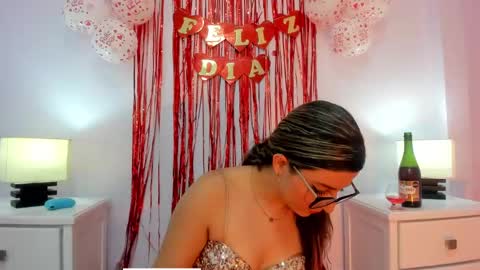 Snapshot of katia_foxx chatting on 02-14-25, 12:47 Khaterine online show from 02-14-25, 12:47