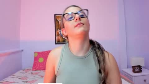 Snapshot of katia_foxx chatting on 02-17-25, 12:05 Khaterine online show from 02-17-25, 12:05