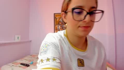 Snapshot of katia_foxx chatting on 02-19-25, 03:27 Khaterine online show from 02-19-25, 03:27