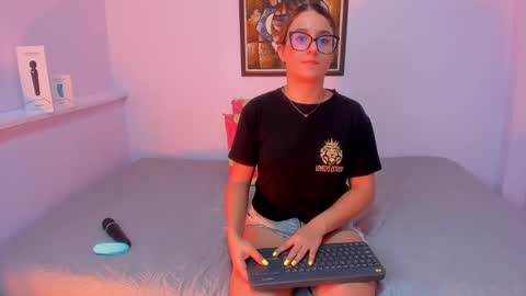 Snapshot of katia_foxx chatting on 02-24-25, 03:31 Khaterine online show from 02-24-25, 03:31