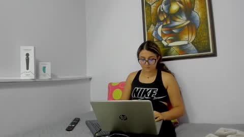 Snapshot of katia_foxx chatting on 02-25-25, 11:55 Khaterine online show from 02-25-25, 11:55