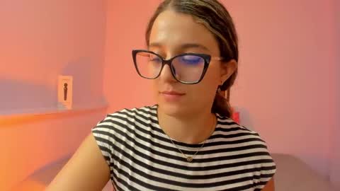 Snapshot of katia_foxx chatting on 02-26-25, 06:21 Khaterine online show from 02-26-25, 06:21