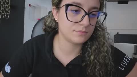 Snapshot of katia_foxx chatting on 10-20-25, 10:21 Khaterine online show from 10-20-25, 10:21