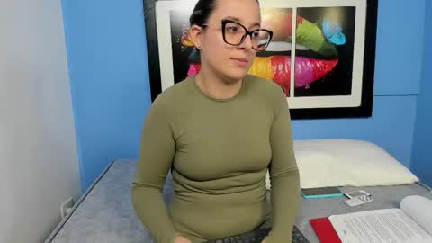 Snapshot of katia_foxx chatting on 10-28-25, 08:33 Khaterine online show from 10-28-25, 08:33