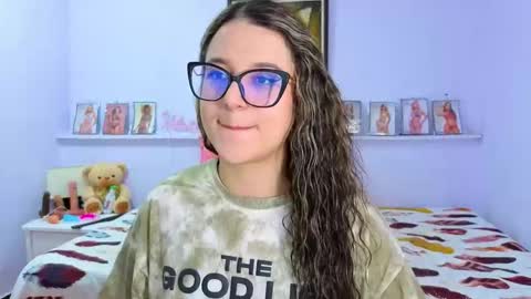 Snapshot of katia_foxx chatting on 11-07-25, 11:54 Khaterine online show from 11-07-25, 11:54