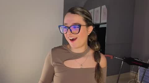 Snapshot of katia_foxx chatting on 03-12-26, 12:22 Khaterine online show from 03-12-26, 12:22