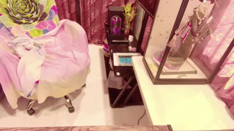 Snapshot of katie_8441 chatting on 04-01-26, 01:06 Kate online show from 04-01-26, 01:06