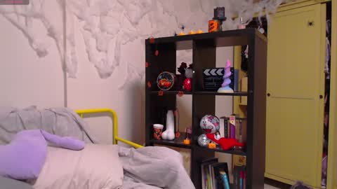 Snapshot of katie_deville chatting on 12-02-24, 03:47 Katie Deville online show from 12-02-24, 03:47