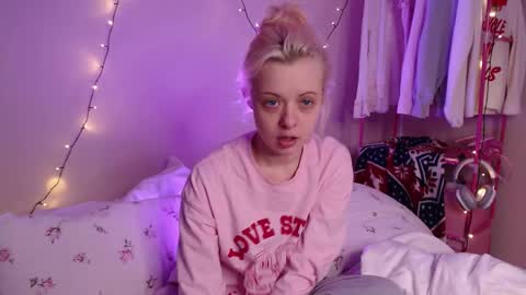 Snapshot of katie_deville chatting on 01-18-26, 06:55 Katie Deville online show from 01-18-26, 06:55