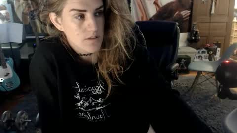 Snapshot of katiecutie_5 chatting on 11-12-25, 05:08 Katie online show from 11-12-25, 05:08