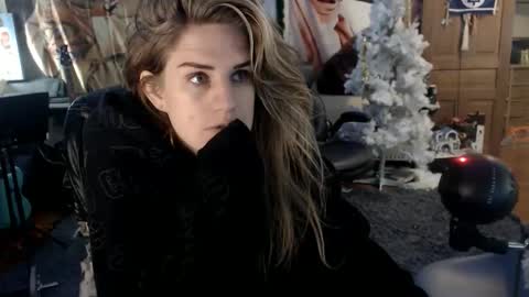 Snapshot of katiecutie_5 chatting on 12-04-25, 04:44 Katie online show from 12-04-25, 04:44