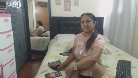 Snapshot of katiehotx chatting on 02-12-25, 07:35 katie online show from 02-12-25, 07:35