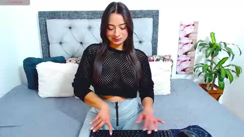 Snapshot of katikloving chatting on 09-17-25, 12:12 Follow Instagram katikloving online show from 09-17-25, 12:12