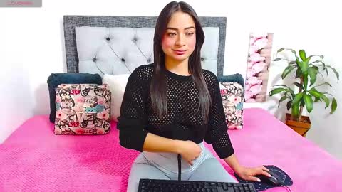 Snapshot of katikloving chatting on 01-15-26, 07:57 Follow Instagram katikloving online show from 01-15-26, 07:57