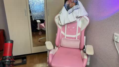 Snapshot of katrin_kristal chatting on 06-25-26, 04:11 naked in pvt show 100 tk online show from 06-25-26, 04:11