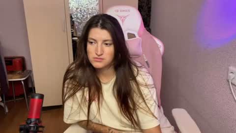 Snapshot of katrin_kristal chatting on 07-19-26, 06:11 naked in pvt show 100 tk online show from 07-19-26, 06:11