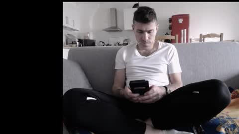 Snapshot of katsufr chatting on 11-02-25, 11:45 demyx online show from 11-02-25, 11:45