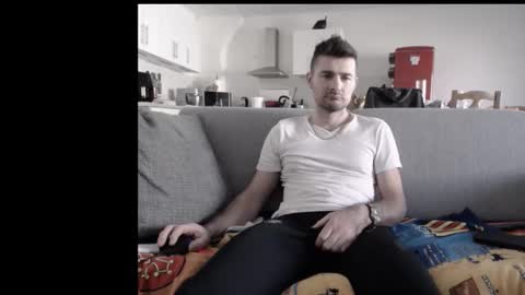 Snapshot of katsufr chatting on 11-08-25, 12:38 demyx online show from 11-08-25, 12:38