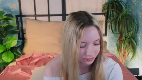 katt_yy online show from 04-22-26, 05:10