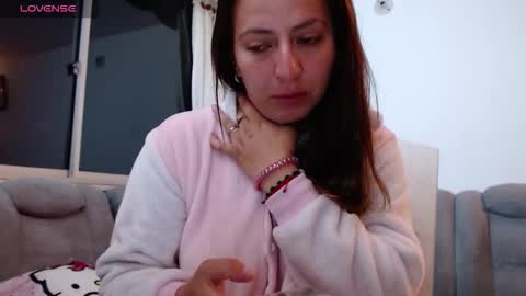 Snapshot of kattie_love chatting on 10-29-25, 07:10 kattie online show from 10-29-25, 07:10