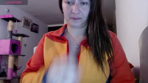 Snapshot of kattie_love chatting on 11-11-25, 04:34 kattie online show from 11-11-25, 04:34