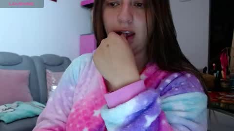 Snapshot of kattie_love chatting on 12-22-25, 08:55 kattie online show from 12-22-25, 08:55