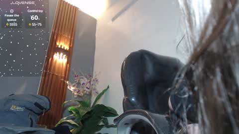 Snapshot of katty_findom_ chatting on 01-17-25, 12:31 katty online show from 01-17-25, 12:31