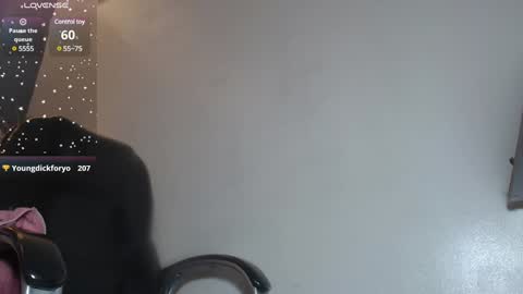 Snapshot of katty_findom_ chatting on 01-25-25, 03:41 katty online show from 01-25-25, 03:41