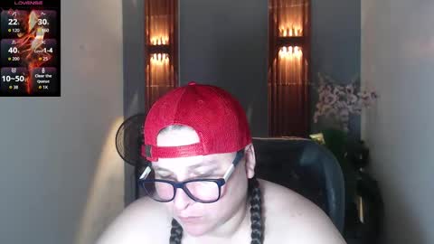 Snapshot of katty_findom_ chatting on 09-28-25, 12:32 katty online show from 09-28-25, 12:32