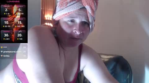 Snapshot of katty_findom_ chatting on 09-30-25, 12:59 katty online show from 09-30-25, 12:59