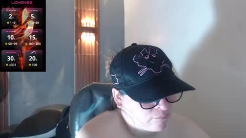 Snapshot of katty_findom_ chatting on 10-17-25, 01:25 katty online show from 10-17-25, 01:25
