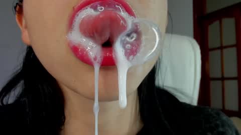 Snapshot of katty_mouth chatting on 01-11-25, 08:32 Katty online show from 01-11-25, 08:32