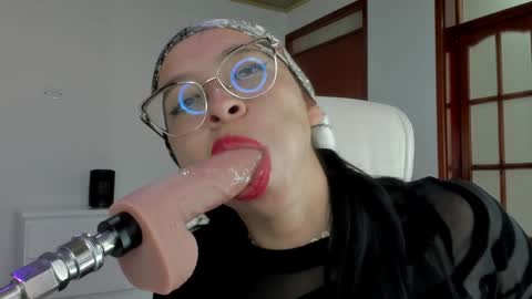Snapshot of katty_mouth chatting on 01-14-25, 08:59 Katty online show from 01-14-25, 08:59