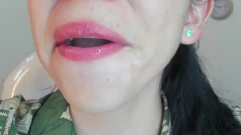 Snapshot of katty_mouth chatting on 11-14-25, 08:40 Katty online show from 11-14-25, 08:40