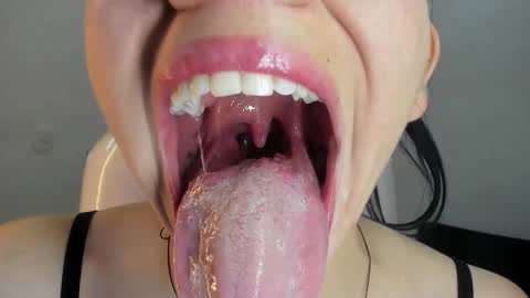 Snapshot of katty_mouth chatting on 01-09-26, 08:43 Katty online show from 01-09-26, 08:43